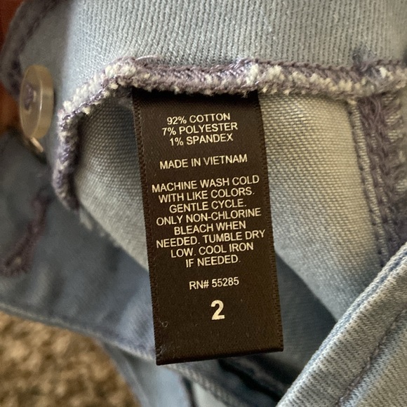 High-waisted Jean shorts - Picture 5 of 5